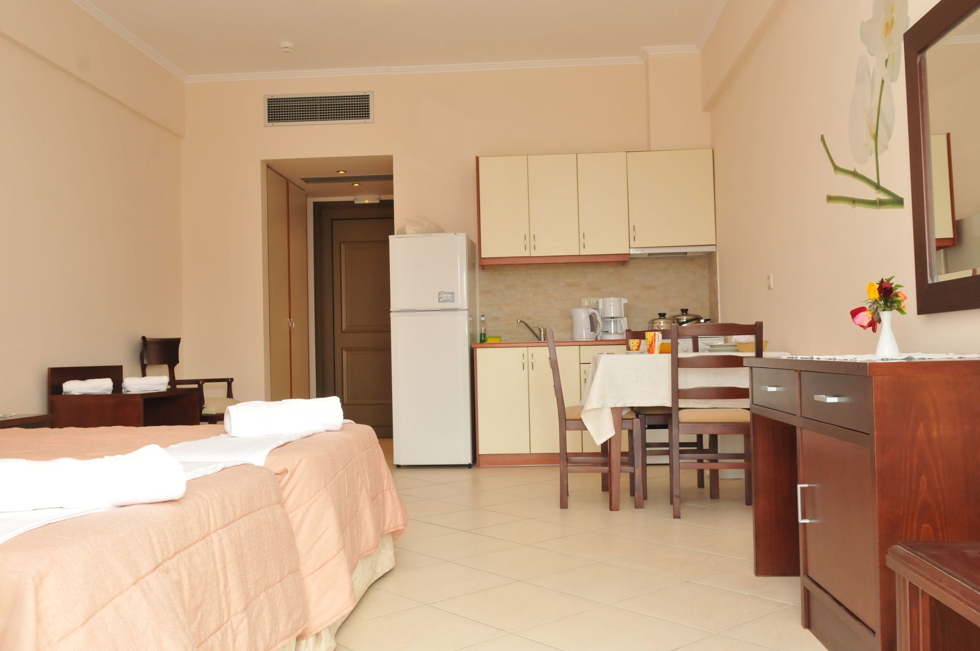 Finiki Plaza Aparthotel Methoni  Exterior photo