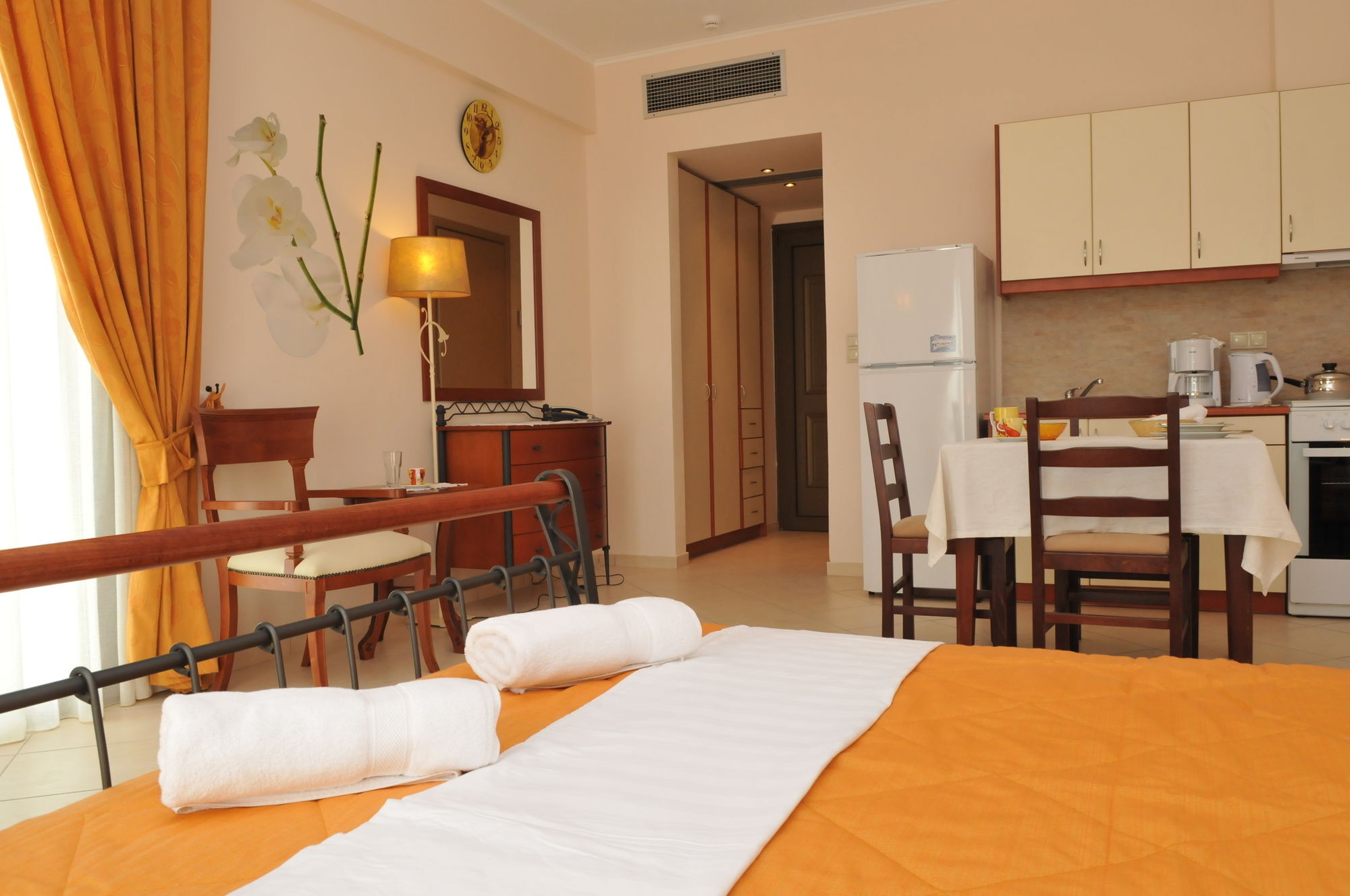 Finiki Plaza Aparthotel Methoni  Exterior photo