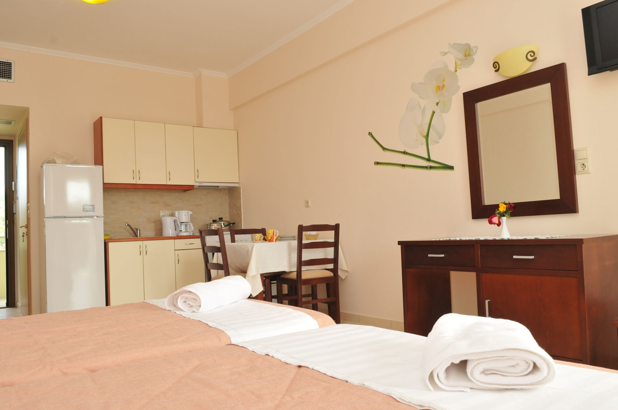 Finiki Plaza Aparthotel Methoni  Exterior photo